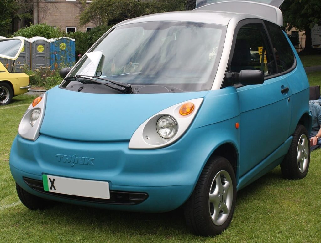 Ford TH!NK City 2000 fotografado no Hebden Bridge Vintage Weekend 2022