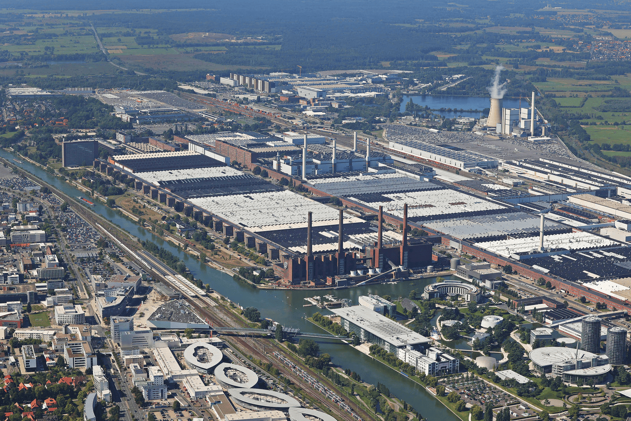 Fábrica de Wolfsburg: Vista aérea da fábrica de Wolfsburg, símbolo da recuperação da Volkswagen.