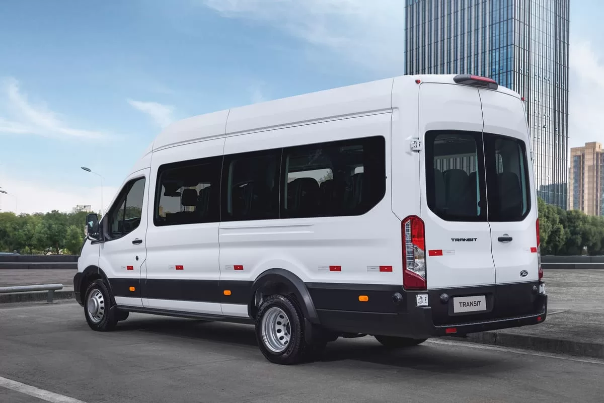 Nova Ford Transit 2026 Furgão Cargo traseira