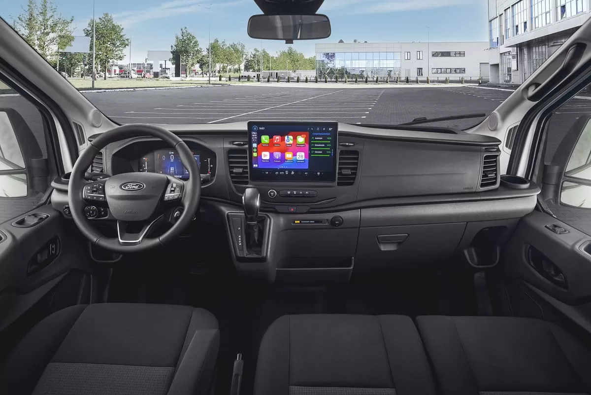Nova Ford Transit 2026 Furgão Cargo interior