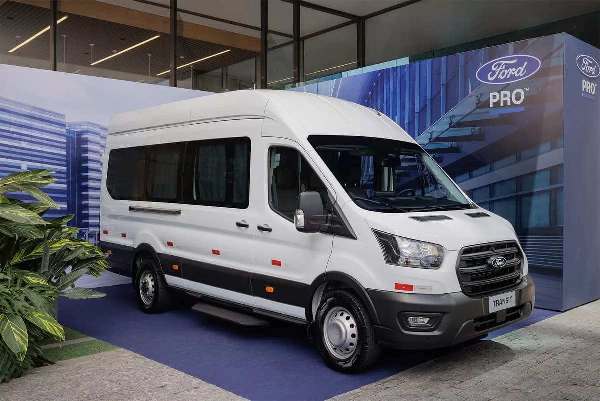 Nova Ford Transit 2026 Furgão Cargo frente