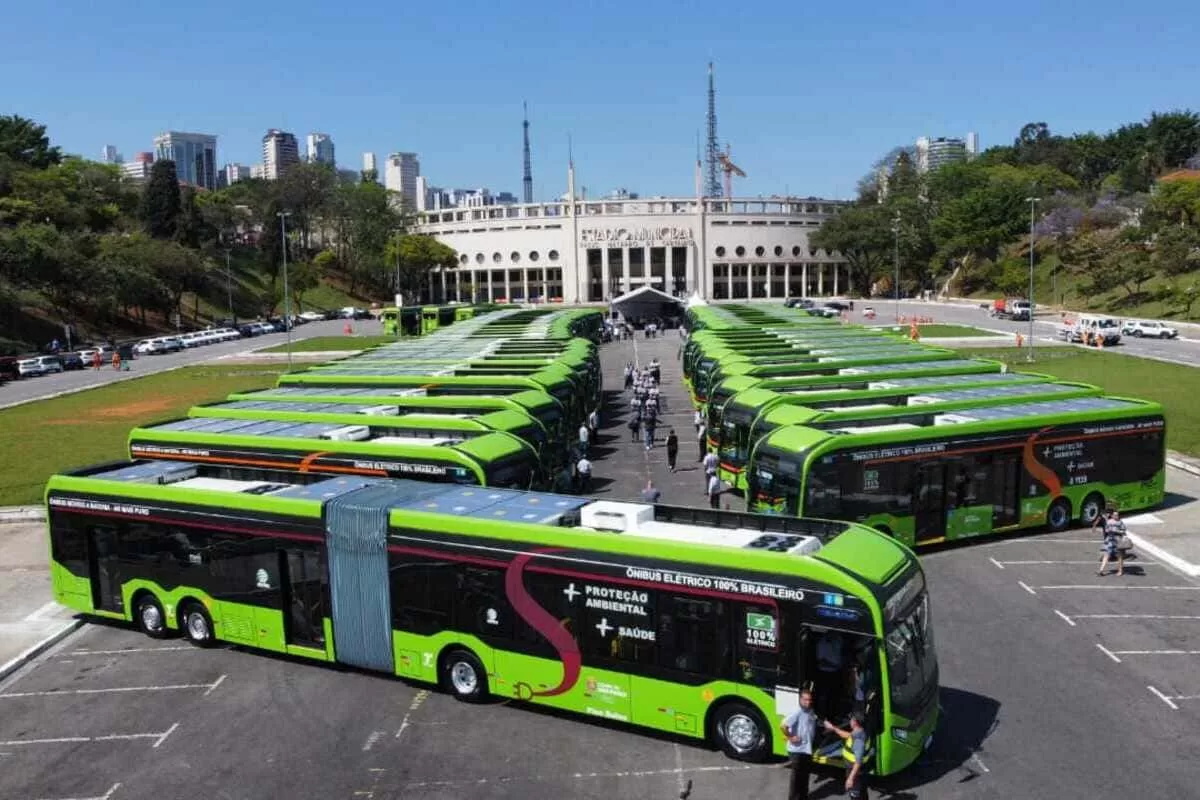 Imagem drone frota ônibus elétricos São Paulo