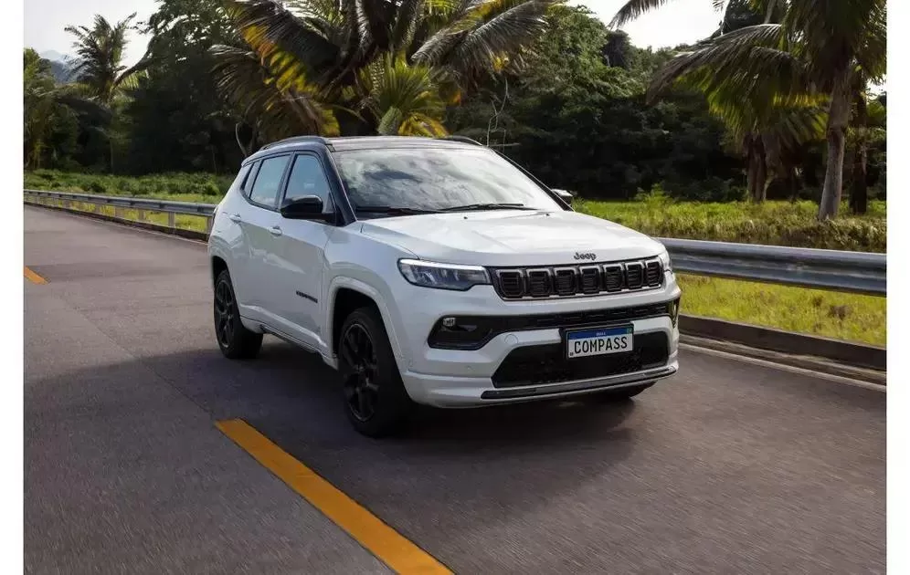 Jeep Compass líder SUV médio Brasil janeiro 2025